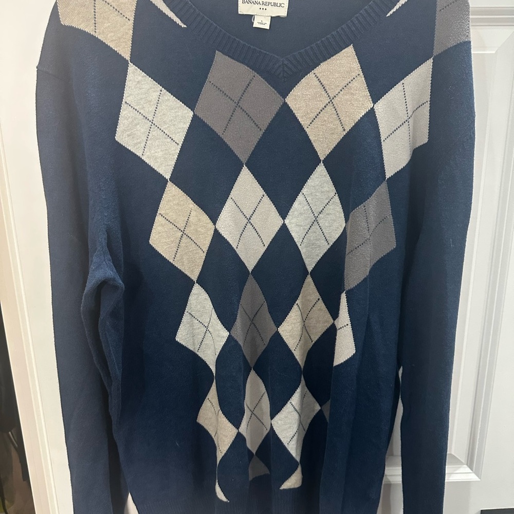 Banana Republic Men's Navy and Beige Argyle V-Neck Sweater